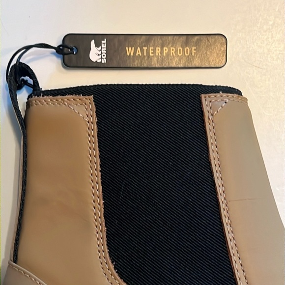 Sorel Brex waterproof Chelsea boot in tawny buff-w/black elastic & lug sole-NWT - Picture 10 of 16